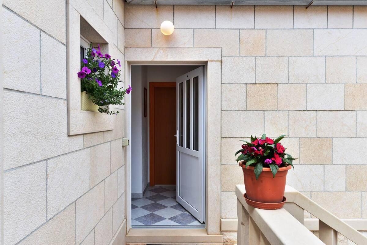 Apartments Katarina Bol Exterior photo