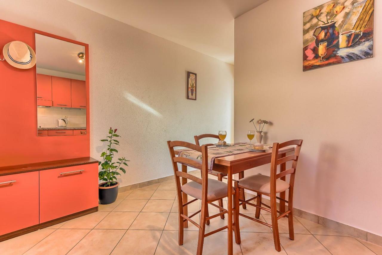 Apartments Katarina Bol Exterior photo